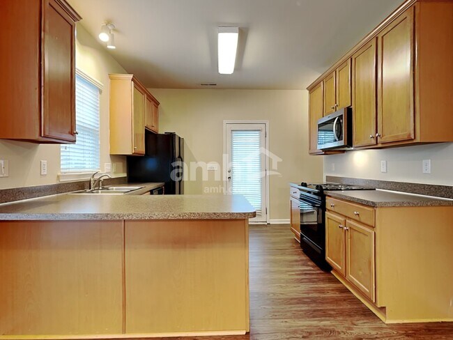 Foto del edificio - 8120 Bud Henderson Rd