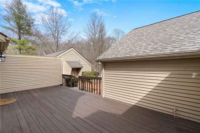 Building Photo - 140 Pine Glen Dr