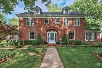 Building Photo - 1610 SW Plass Ave
