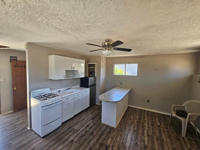 Building Photo - 1107 N Buena Vis Ave