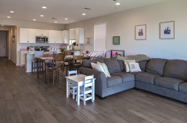Foto del edificio - 11920 Ryscott Cir