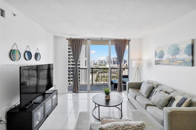Foto del edificio - 1750 N Bayshore Dr