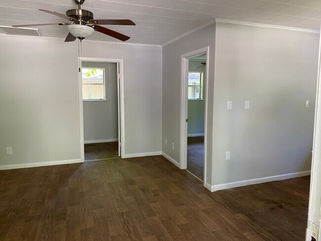 Foto del edificio - 295 Babbs Dr