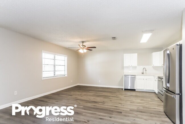 Foto del edificio - 6424 80th Ave