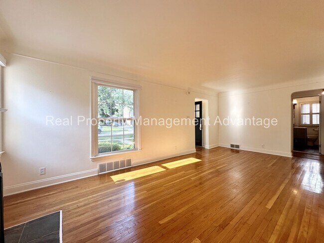Building Photo - Rare Find in Huntington Woods - 3 Beds and...