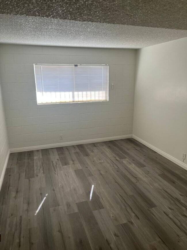 Building Photo - Affordable 1 Bedroom Condo in Central Las ...