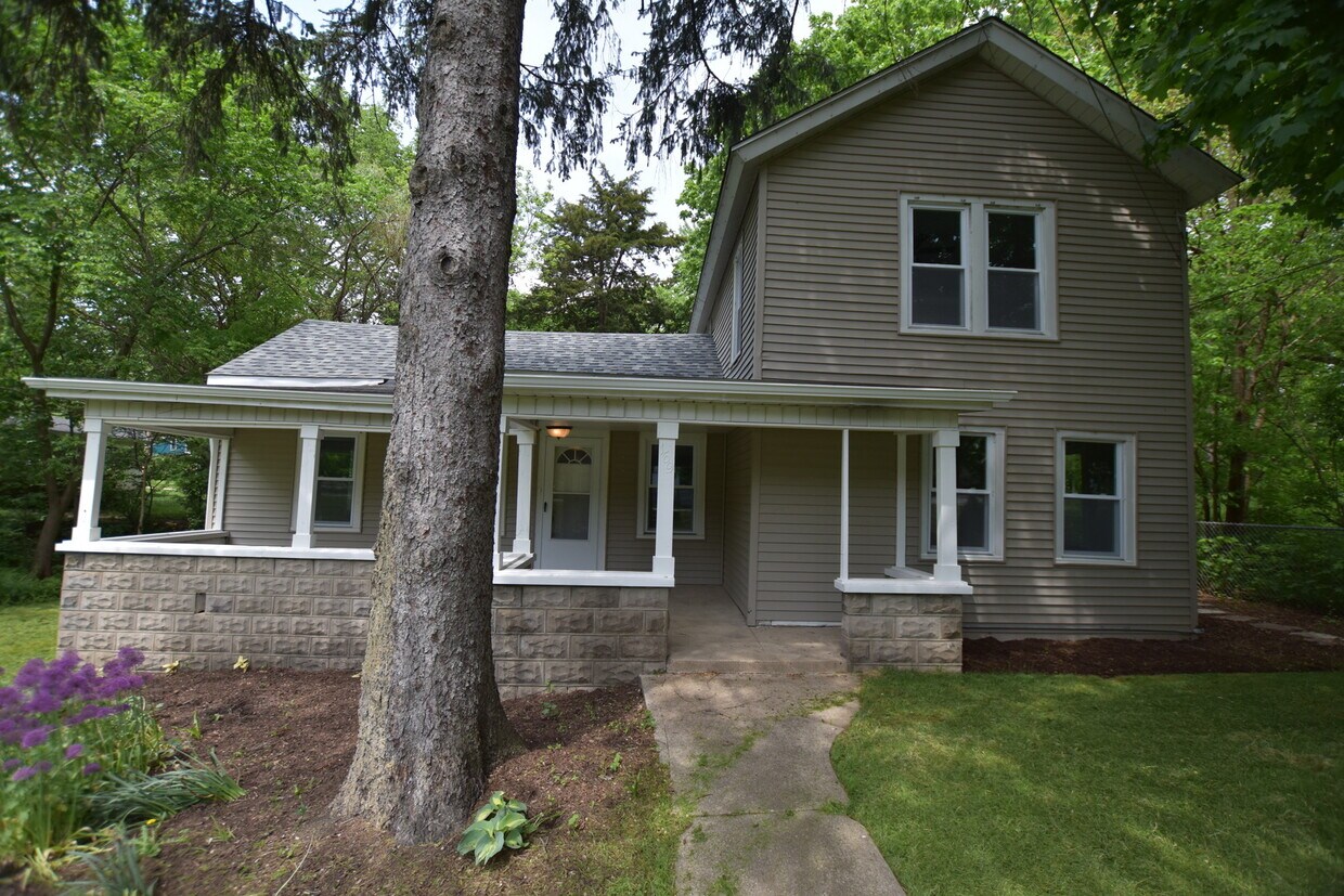 169 S Madison St, Oswego, IL 60543 House Rental in Oswego, IL