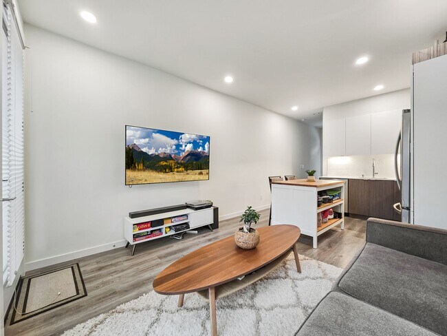 Building Photo - Stylish 2BR Townhome: Custom Features, Roo...