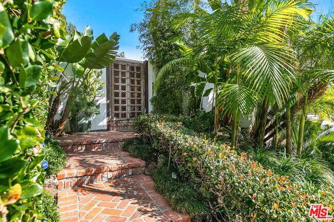 Foto del edificio - 1644 Marmont Ave