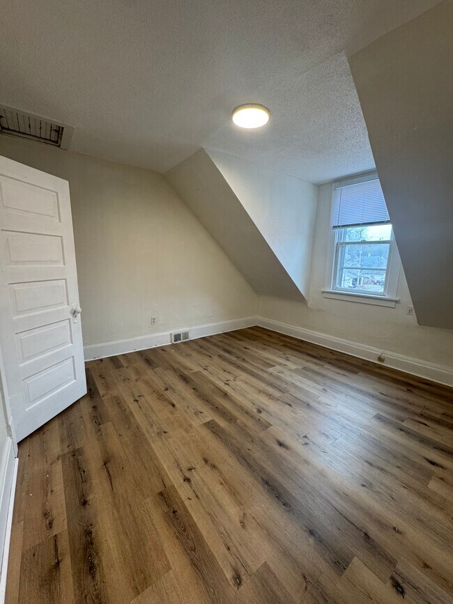 Building Photo - 1047 12th St