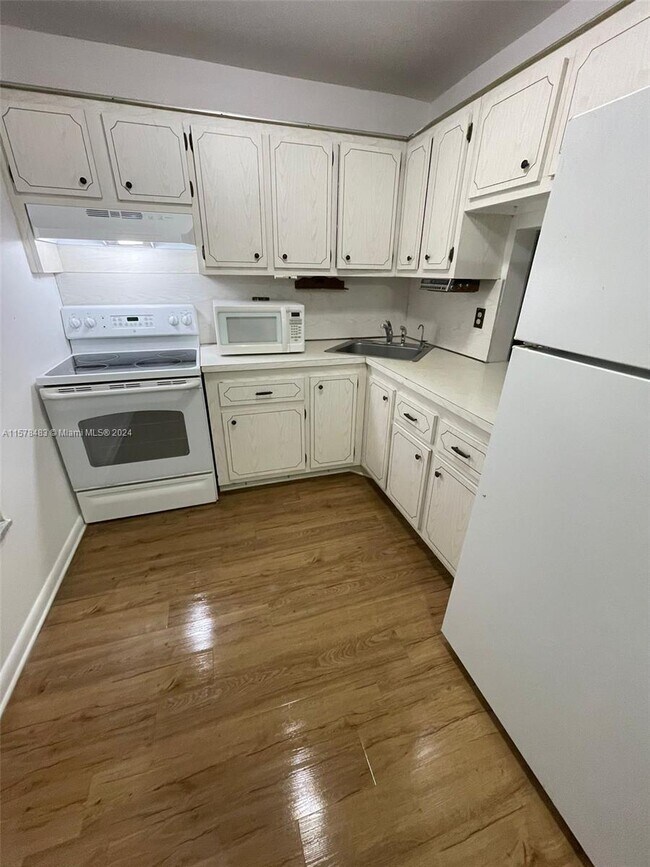 Foto del edificio - 5940 NW 64th Ave