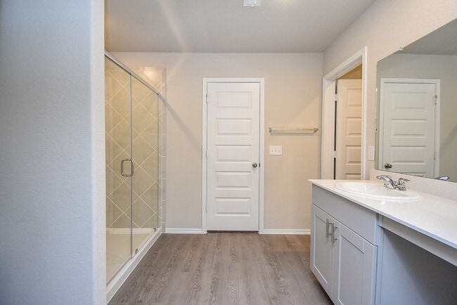Foto del edificio - 8006 Camphor Ct