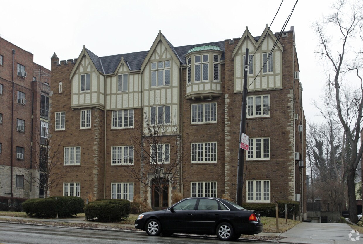 Building Photo - 2558 Madison Rd