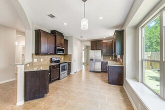 Building Photo - 12635 Lakeshore Dr