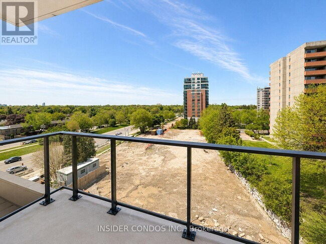 Photo du bâtiment - 4010 Eglinton Ave W