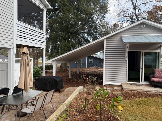 Foto del edificio - 334 NE 48th St