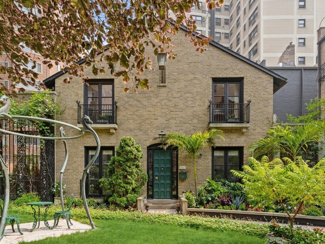 Primary Photo - 1355 N Astor St