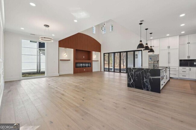 Building Photo - 120 Thome Dr