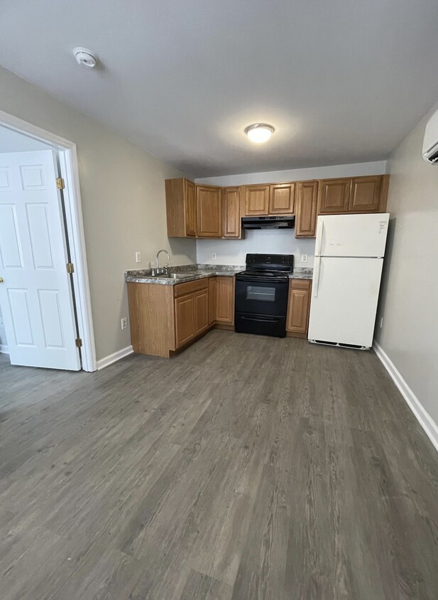 Foto principal - 905 Riverside Dr