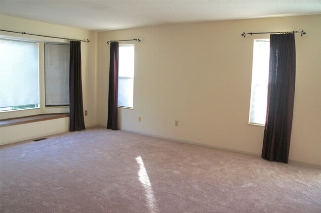 Foto del edificio - 1420 Royal Oak Ct