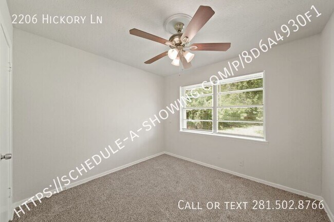 Building Photo - 2206 Hickory Ln