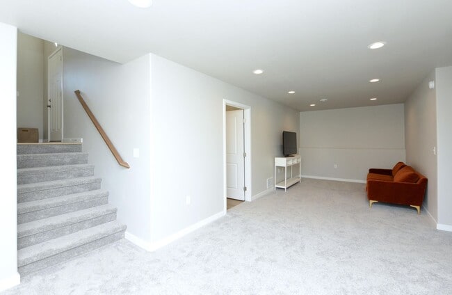 Building Photo - 1223 Jill Dr W