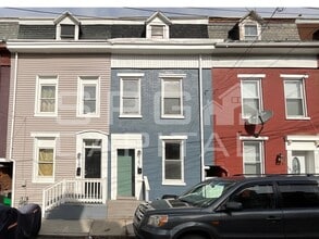 Building Photo - 141 E Maple St