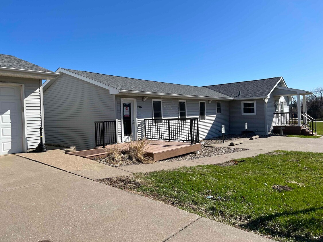 3506 Jersey Ridge Rd, Davenport, IA 52807 House Rental in Davenport