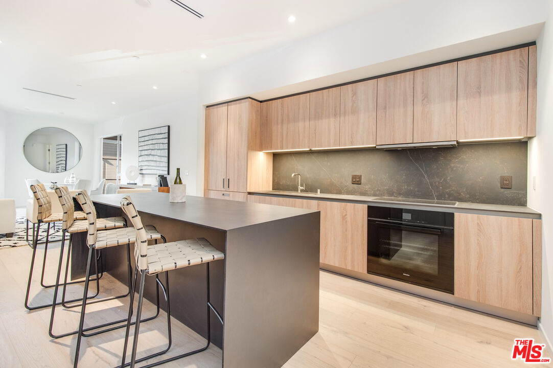 Foto principal - 1030 Kings Rd