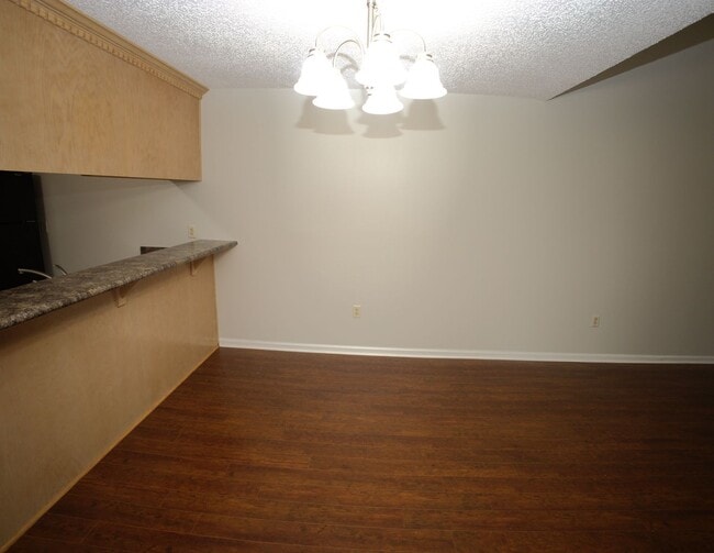 Building Photo - 4065 Northlake Dr