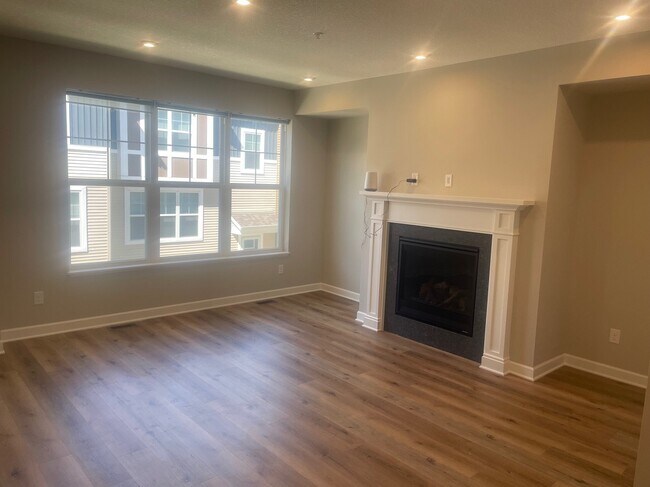 Foto del edificio - 873 Roselyn Dr