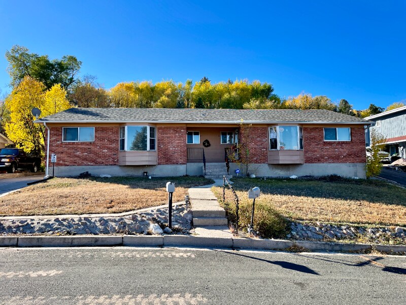 Primary Photo - 47 Newport Cir