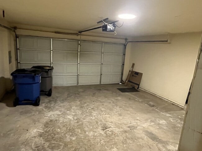 Garage - 2760 Sunset Strip Dr