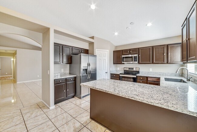 Foto del edificio - NOW AVAILABLE! - 5931 N 68th Ave, Glendale...