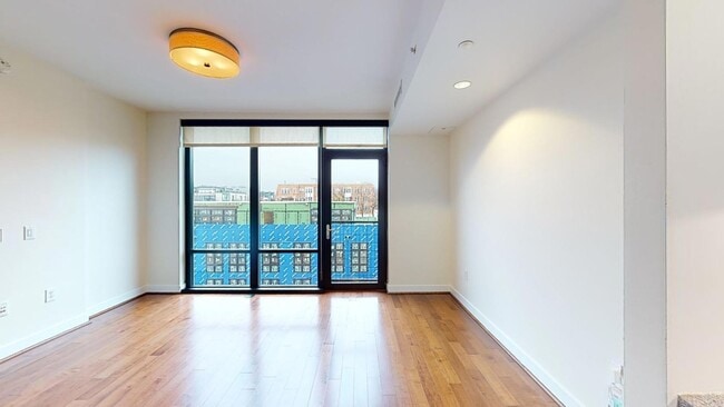 Interior Photo - Capitol View on 14th