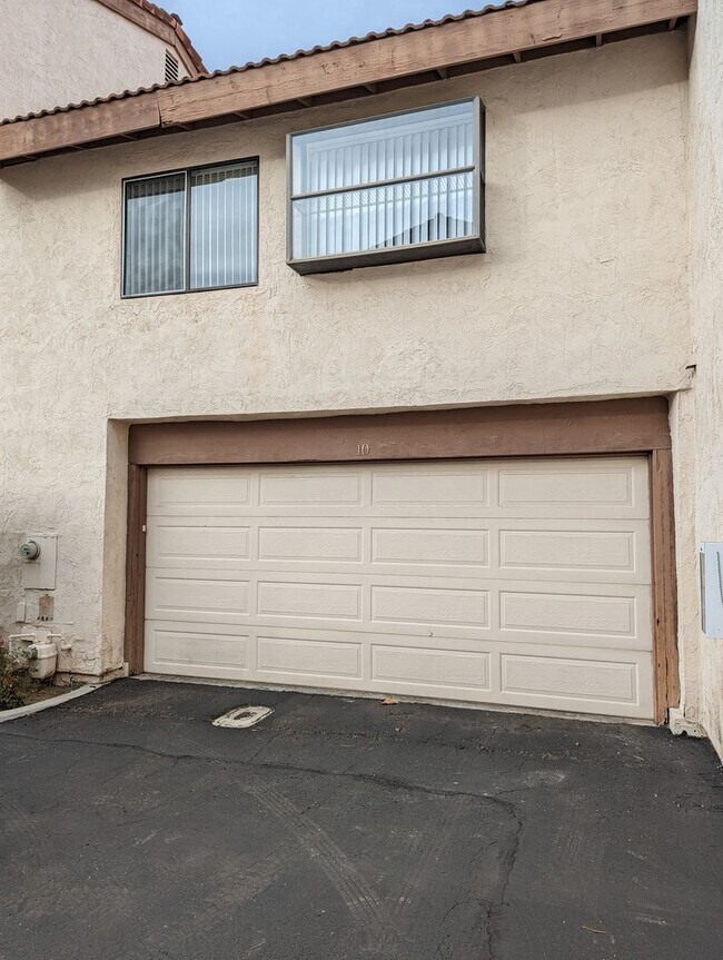Building Photo - La Mesa Woodlands Tri-Level 2 Bed/2 Bath C...