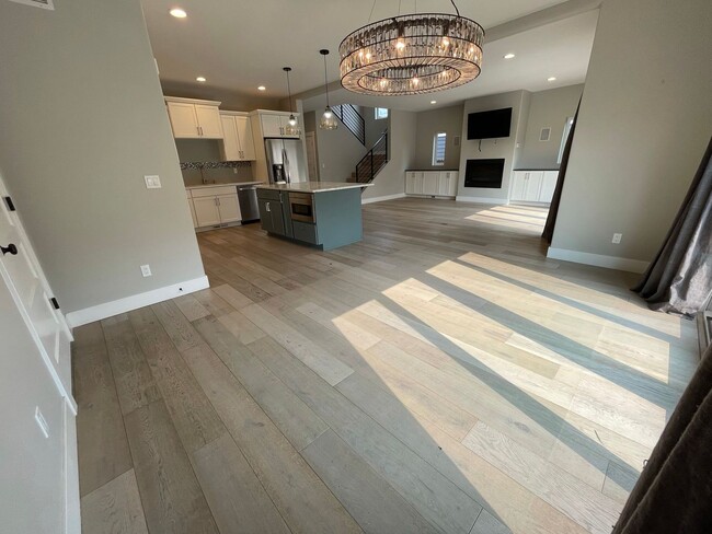 Building Photo - Application Pending - Spacious 3 Bedroom H...
