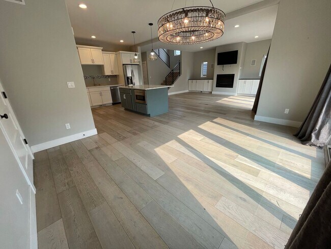 Foto del edificio - Application Pending - Spacious 3 Bedroom H...