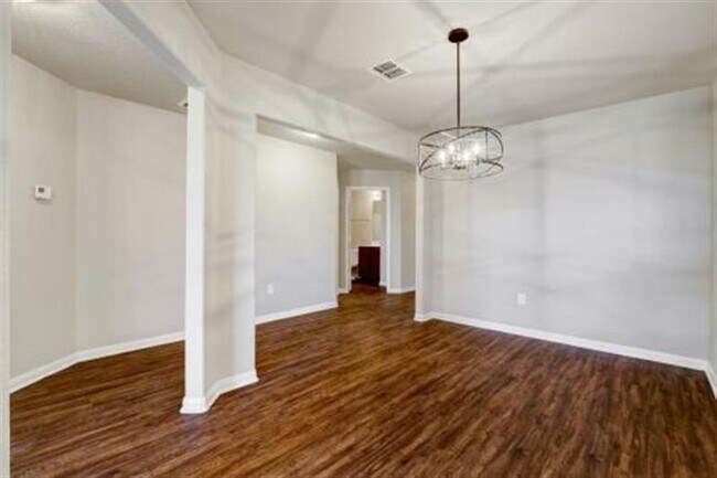 Foto del edificio - For Rent