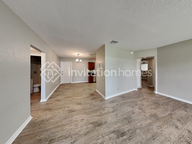 Building Photo - 4504 S Clark Ave