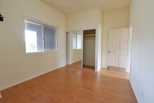 Building Photo - 1095