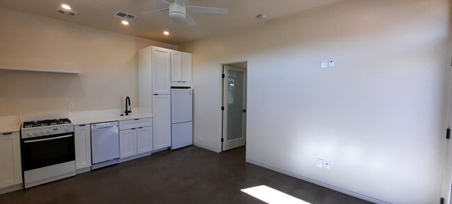 Photo - 1027 E McKinley St House