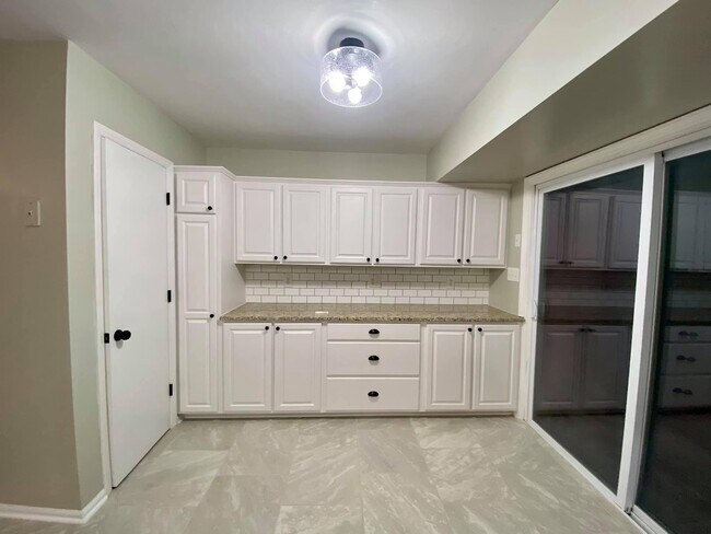 Building Photo - 7852 Forest Edge Dr