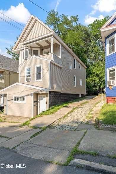 Building Photo - 635 Crane St