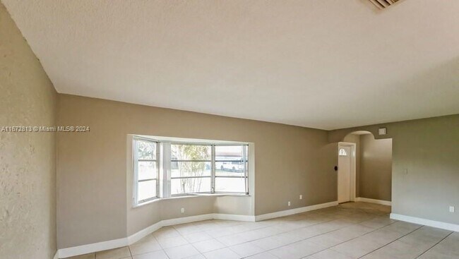 Foto del edificio - 8390 NW 24th St