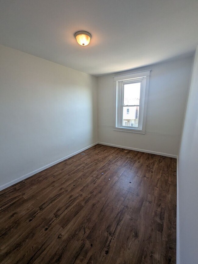Foto del edificio - Large Home - Overbrook