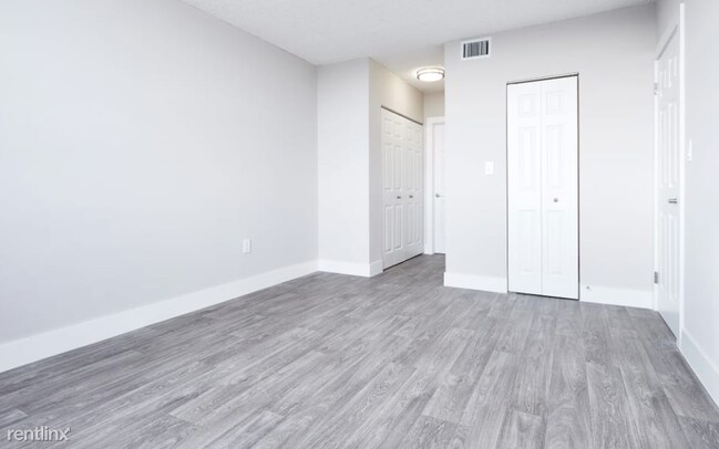 Building Photo - 2 br, 2 bath  - 14200 Biscayne Blvd