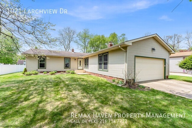 Building Photo - 1021 Larchview Dr