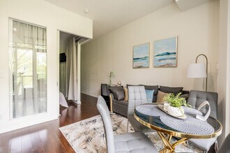 Building Photo - 211 Fort York Blvd