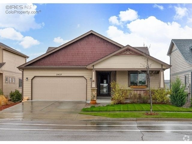 Building Photo - 2427 Maple Hill Dr